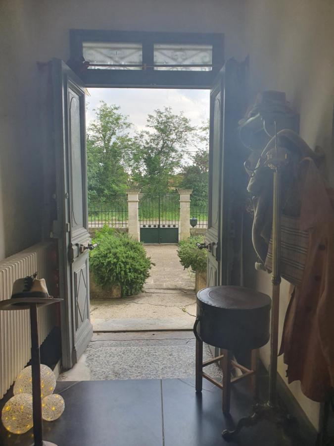 Manoir En Crau Arles Exterior foto
